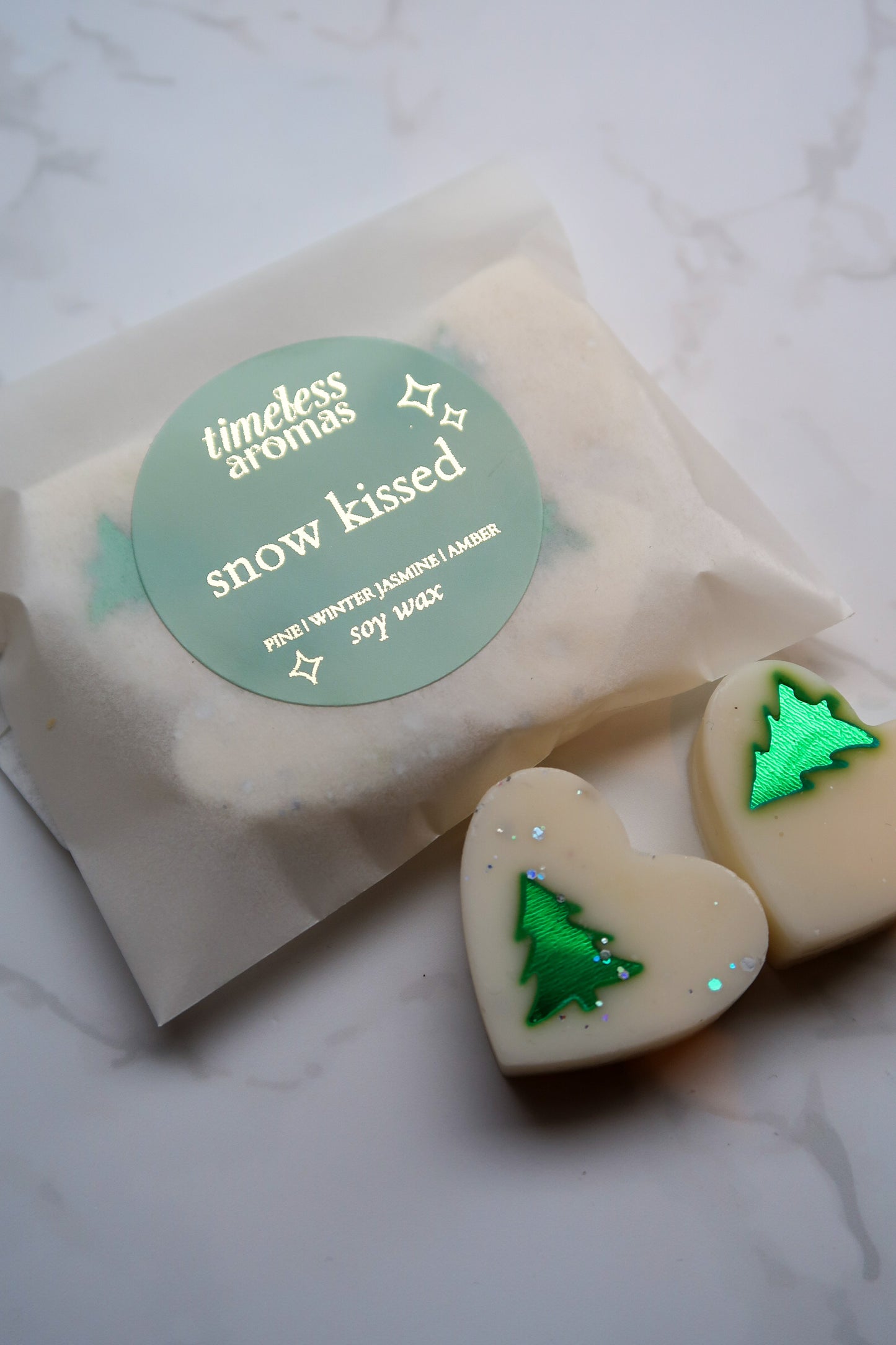 Snow Kissed Wax Melts – Fresh Pine, Lemon & Eucalyptus Scent | Winter Soy Wax Melts with Glitter Hearts | Festive Home Fragrance Gift
