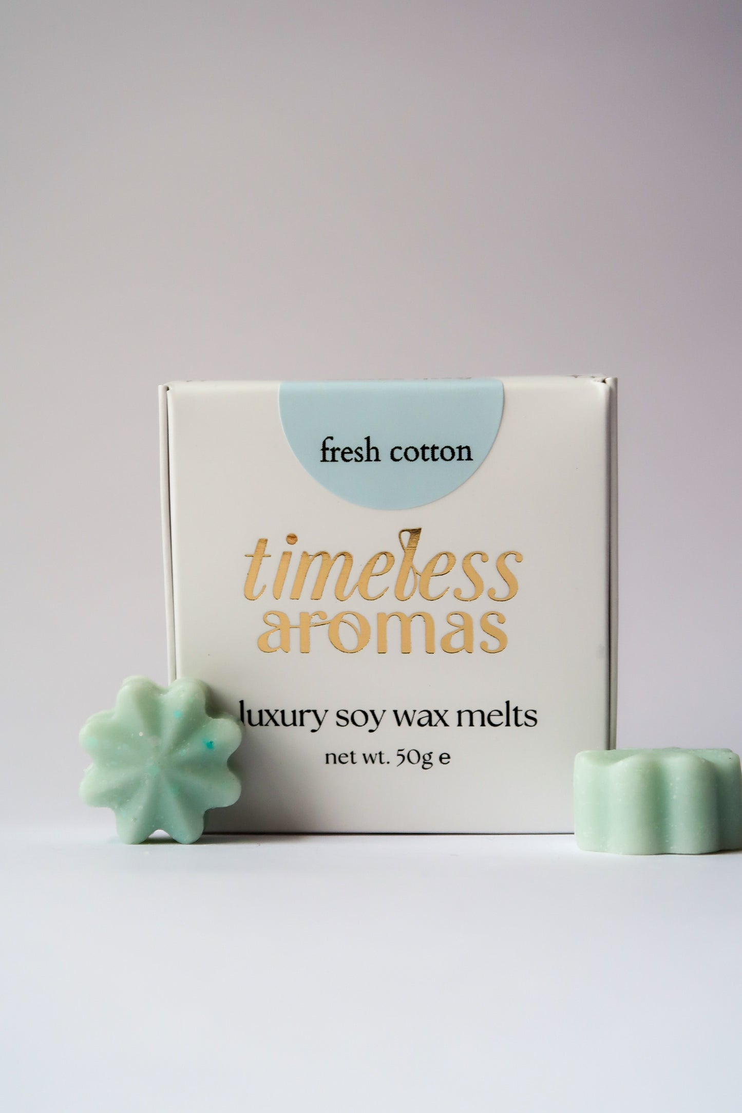 Timeless Aromas fresh cotton luxury wax melt box displayed on a white surface, perfect for creating a refreshing scent in your home. This box includes 50g of highly fragrant wax melts, ideal for gifting or personal use, featuring the delightful aroma of fresh cotton. Perfect for those who love a clean and refreshing scent, great for a faire atmosphere.