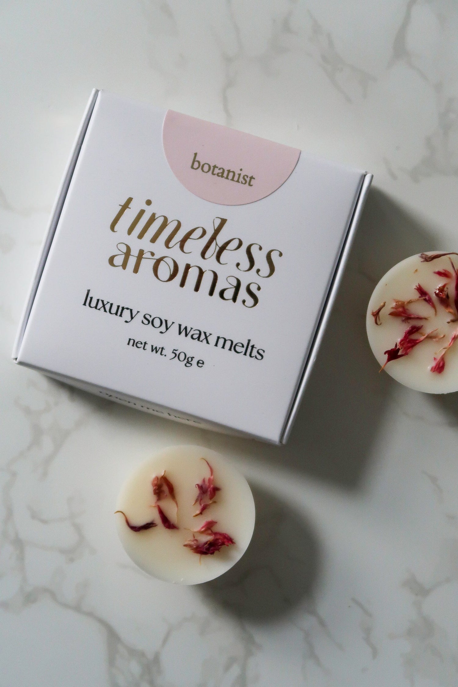 Timeless Aromas luxury wax melts box featuring hand poured soy wax melts with dried botanicals. Perfect gift for a cosy home fragrance experience. Ideal for those seeking luxury wax melts.