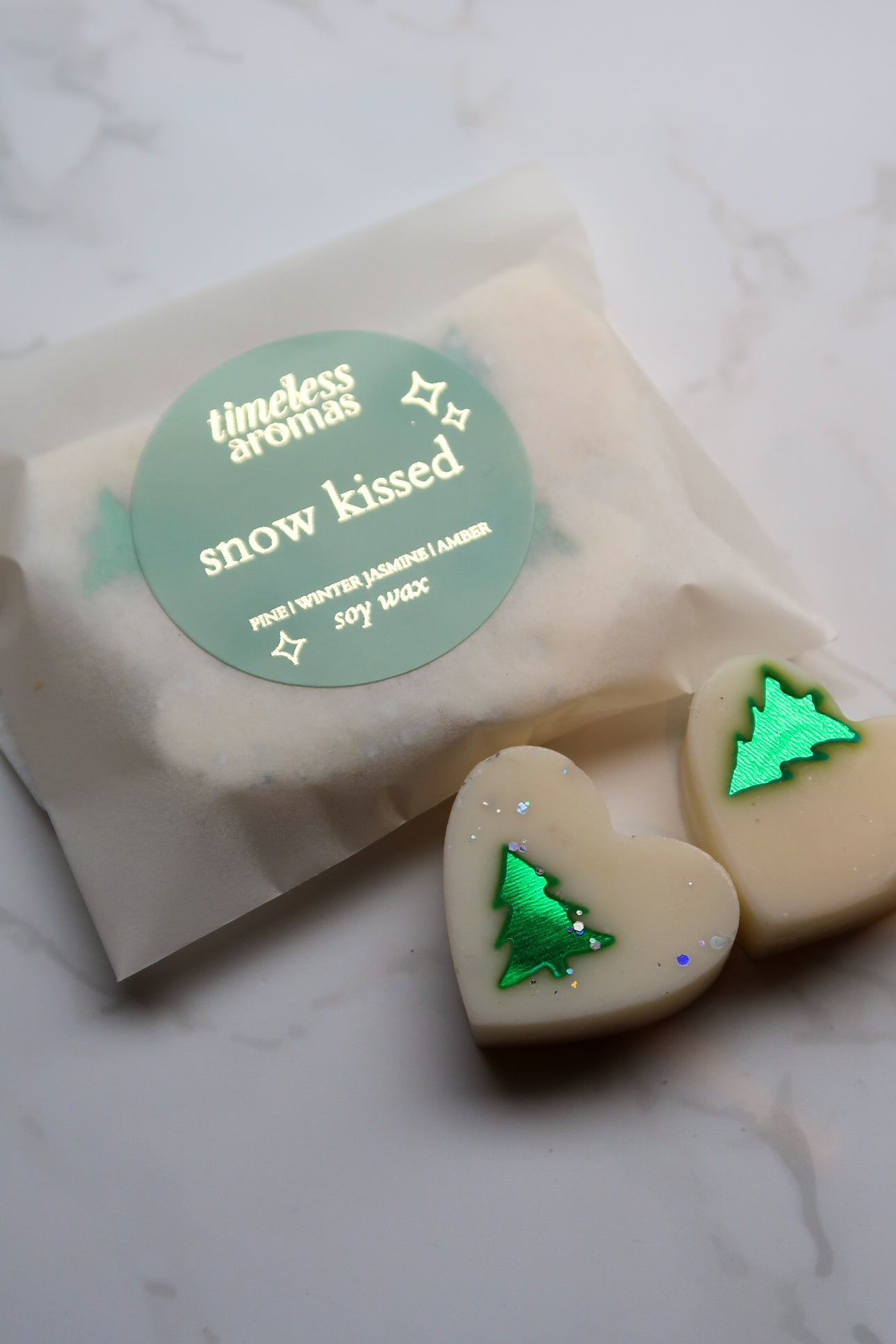 Snow Kissed Wax Melts – Fresh Pine, Lemon & Eucalyptus Scent | Winter Soy Wax Melts with Glitter Hearts | Festive Home Fragrance Gift