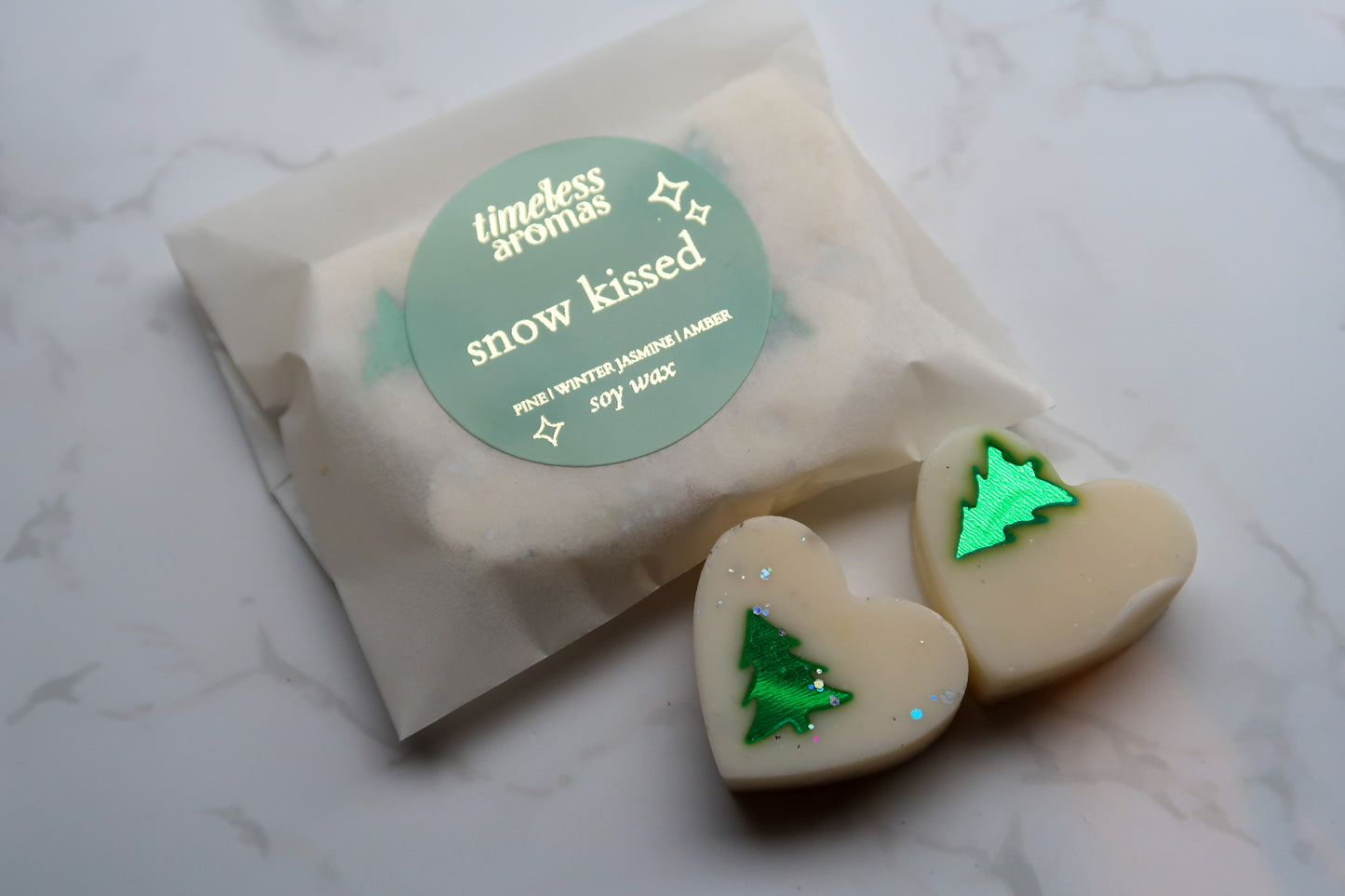 Snow Kissed Wax Melts – Fresh Pine, Lemon & Eucalyptus Scent | Winter Soy Wax Melts with Glitter Hearts | Festive Home Fragrance Gift