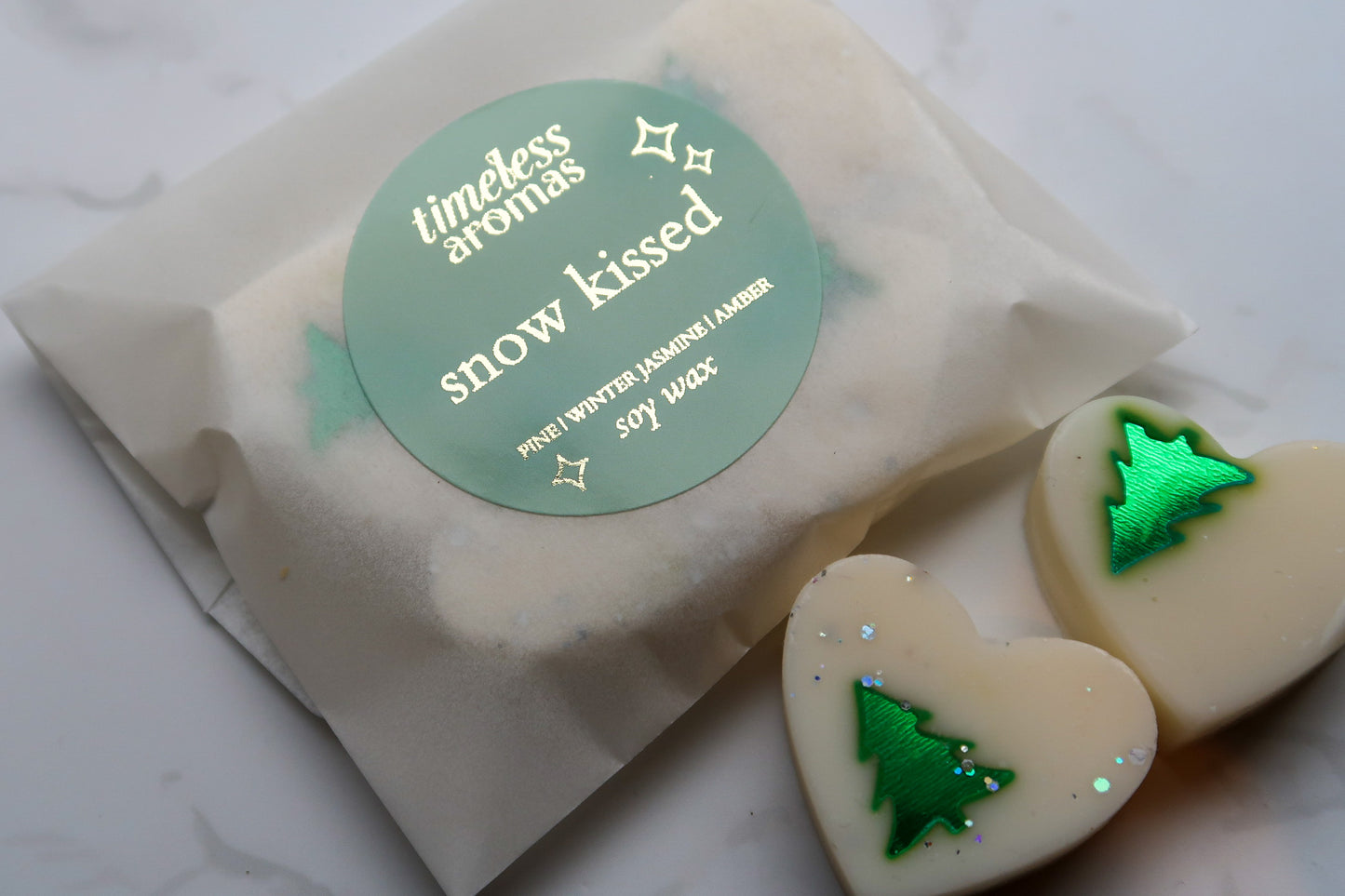 Snow Kissed Wax Melts – Fresh Pine, Lemon & Eucalyptus Scent | Winter Soy Wax Melts with Glitter Hearts | Festive Home Fragrance Gift